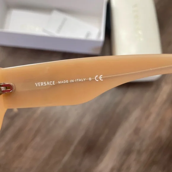 Versace Sunglasses NWOT - Picture 6 of 7